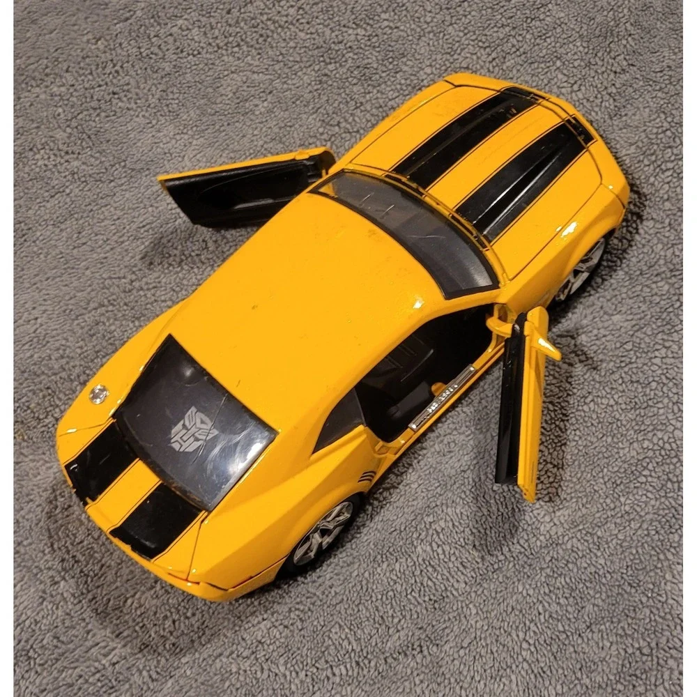 Jada 2006 Chevrolet Camaro Concept Bumblebee Yellow Diecast Model Car